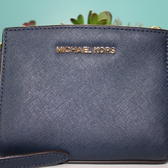 Michael Kors Mini Purse - Picture 7 of 7